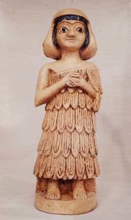 Statue of Sumerian woman in Limestrene eyes of Ur